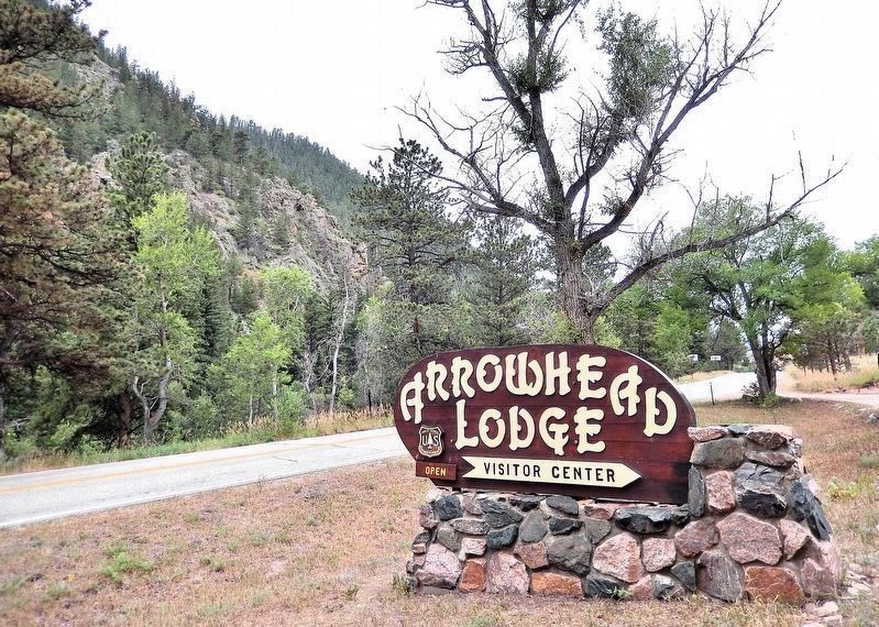 Arrowhead Lodge Sign image. Click for full size.