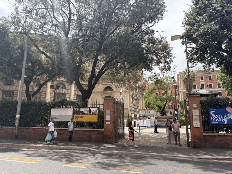 Piazza Manfredo Fanti. Click for full size. Piazza Manfredo Fanti image. Click for full size.