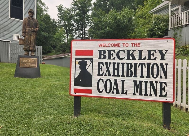 Entrance Sign image. Click for full size.