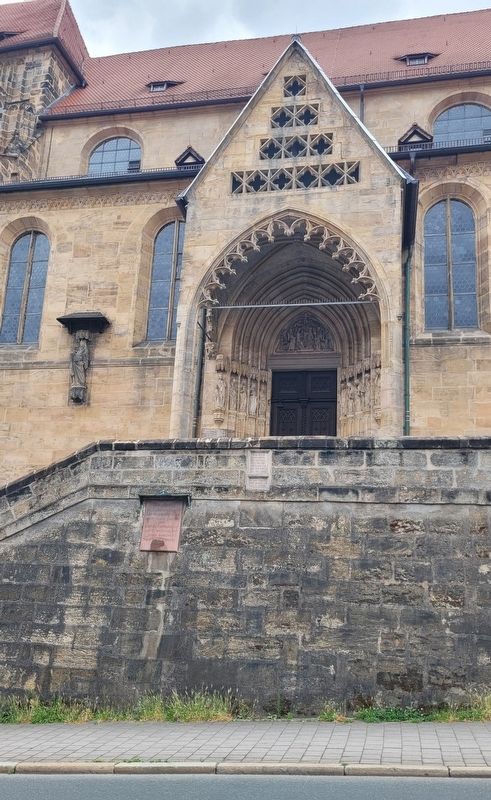 The view of the marker at the side entrance to the church image. Click for full size.