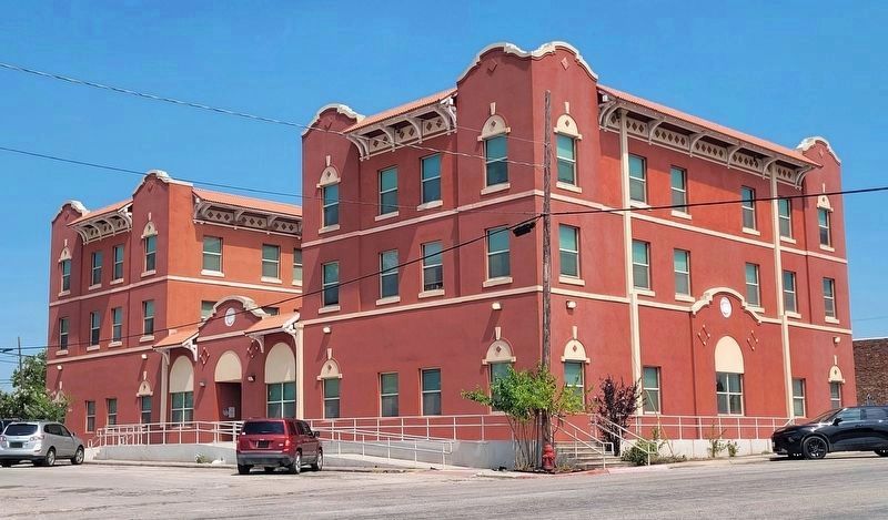 Travelers Hotel building. Click for full size. Travelers Hotel building image. Click for full size.