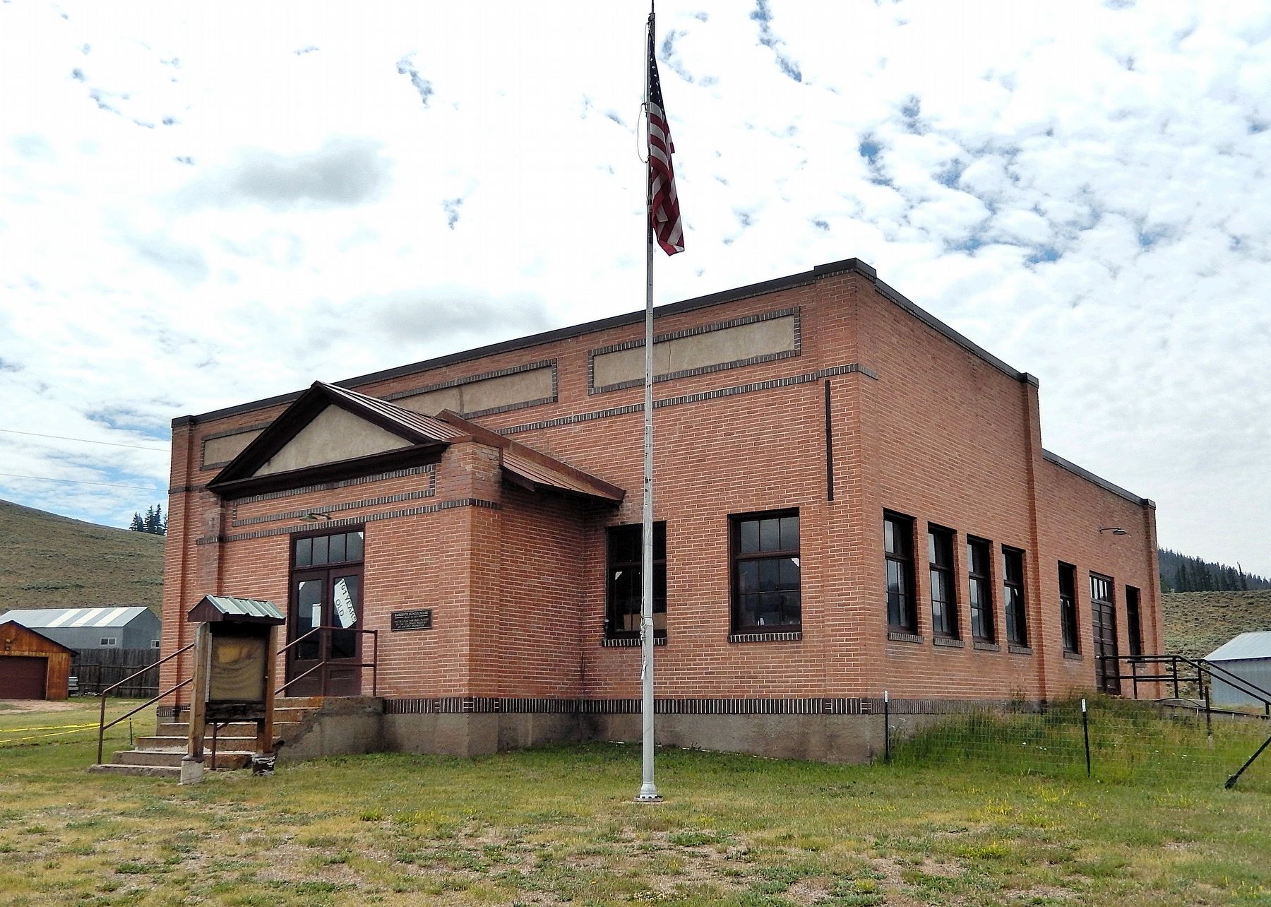 Sargents Schoolhouse (<i>northwest elevation</i>). Click for full size. Sargents Schoolhouse (<i>northwest elevation</i>) image. Click for full size.
