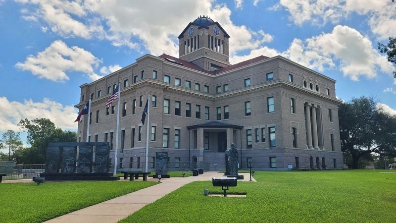 The view of the memorial in front of the Navarro County Courthouse (left side) image. Click for full size.