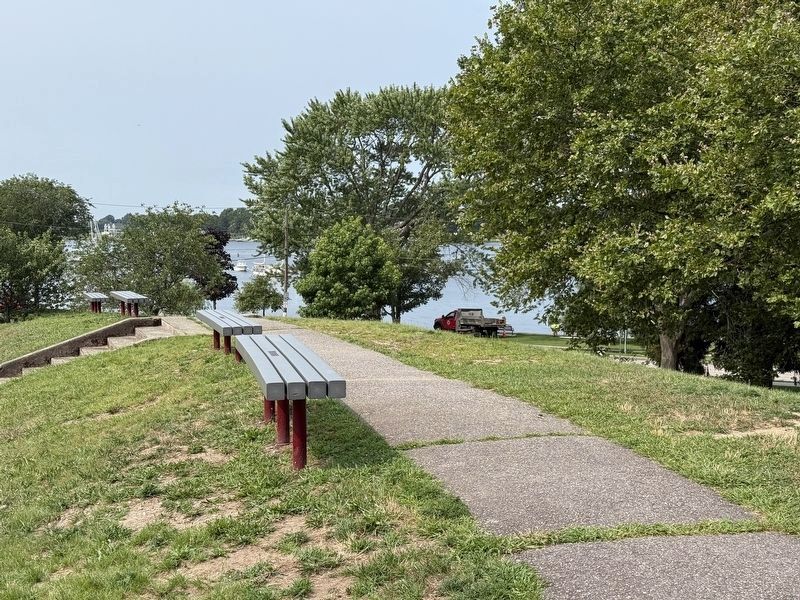 Burr's Hill Path Harbor View image. Click for full size.