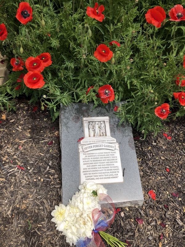 Never Forget Garden Marker with Poppies image. Click for full size.