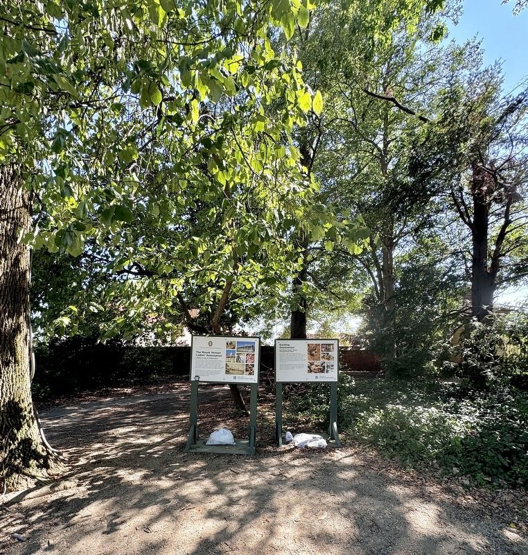 The Mount Vernon Ladies� Association Marker (left) image. Click for full size.
