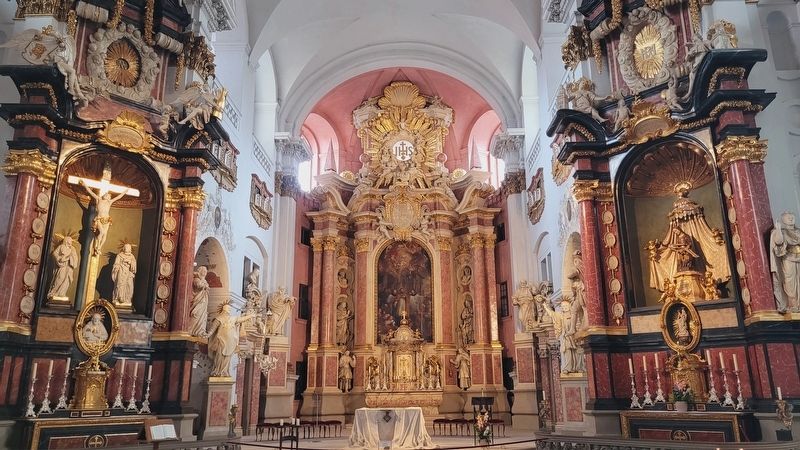 Interior view of the Parish Church of St. Martin. Click for full size. Interior view of the Parish Church of St. Martin image. Click for full size.