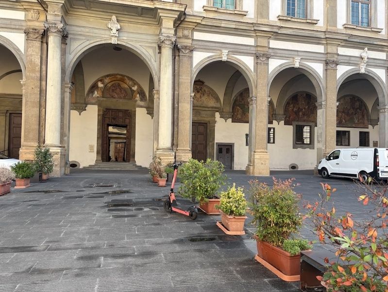 Front of Santa Maria Nuova Hospital image. Click for full size.