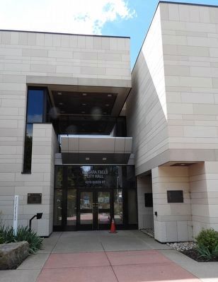 Niagara Falls City Hall - Main (north) entrance image. Click for full size.