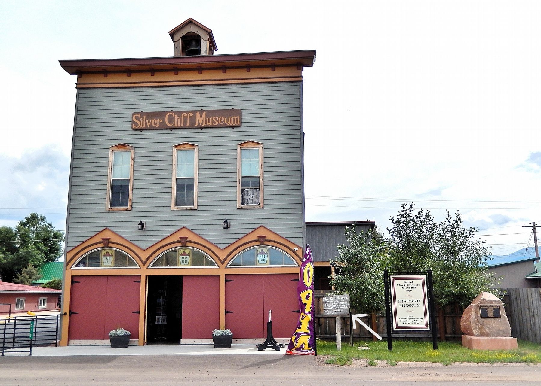 Silver Cliff Museum. Click for full size. Silver Cliff Museum image. Click for full size.
