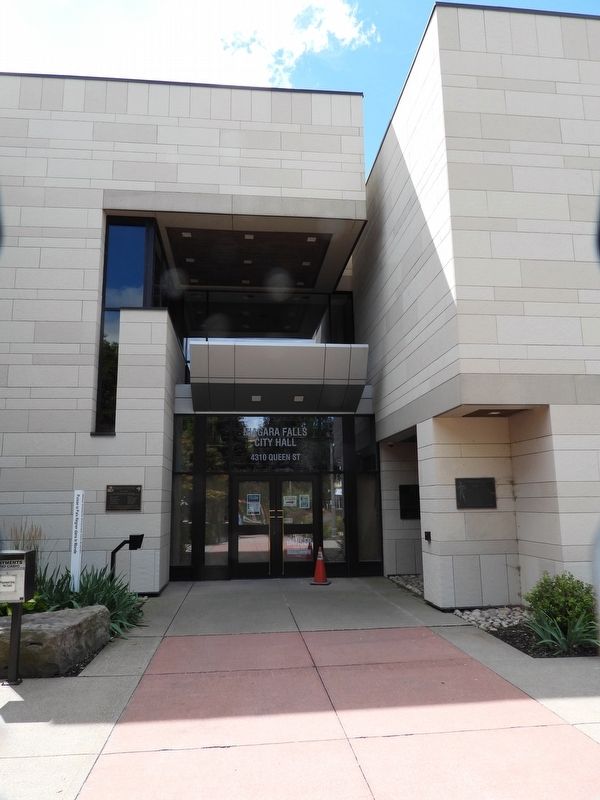 Niagara Falls City Hall - Main (north) entrance image. Click for full size.
