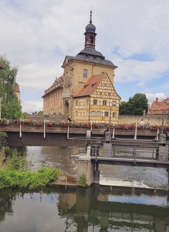 The view of the Rathaus across the river image. Click for full size.