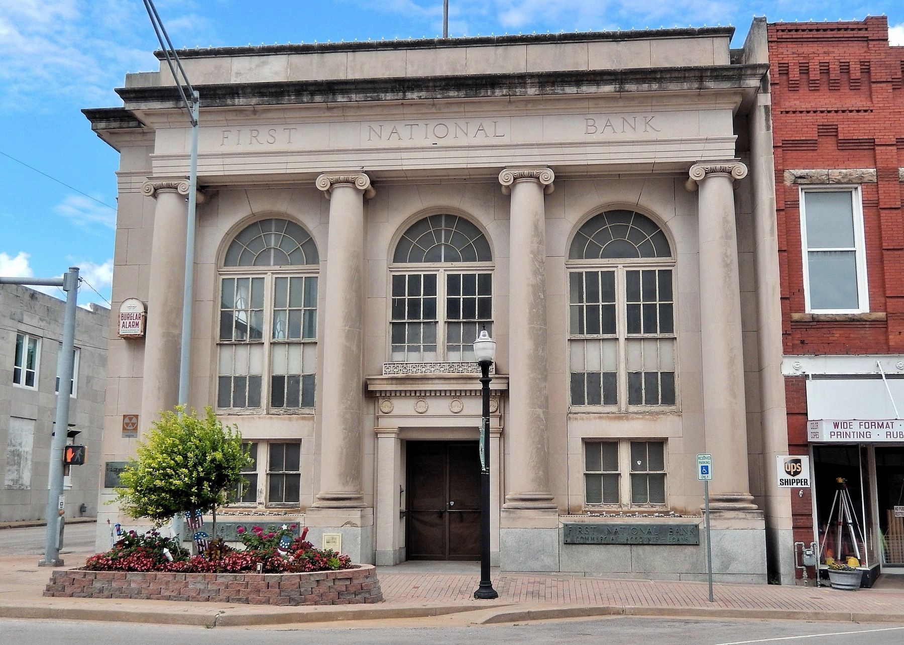 The First National Bank (<i>south/front faηade</i>). Click for full size. The First National Bank (<i>south/front faηade</i>) image. Click for full size.
