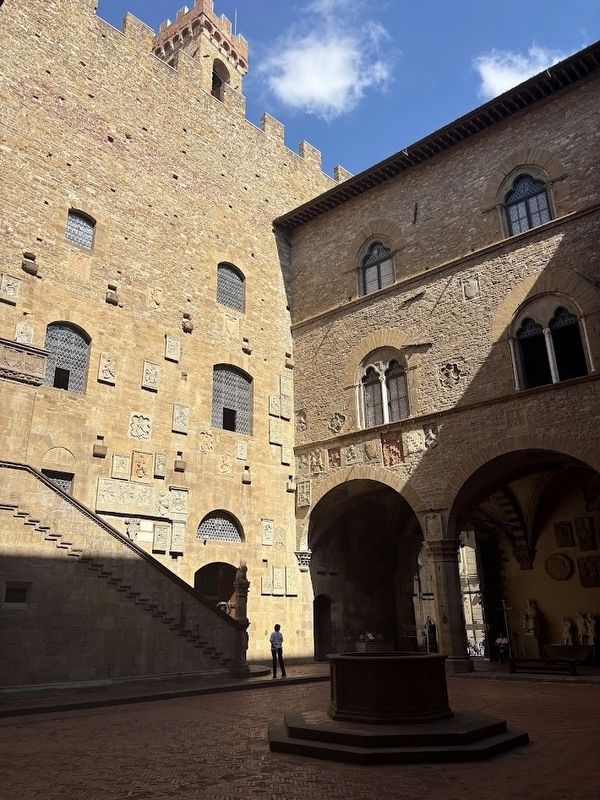 Bargello courtyard image. Click for full size.