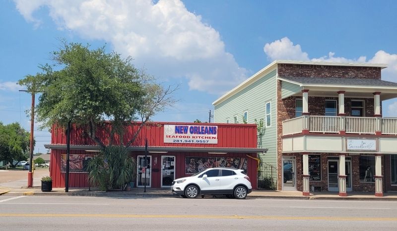 The view of the 1915 Fire Marker from across the street. Click for full size. The view of the 1915 Fire Marker from across the street image. Click for full size.