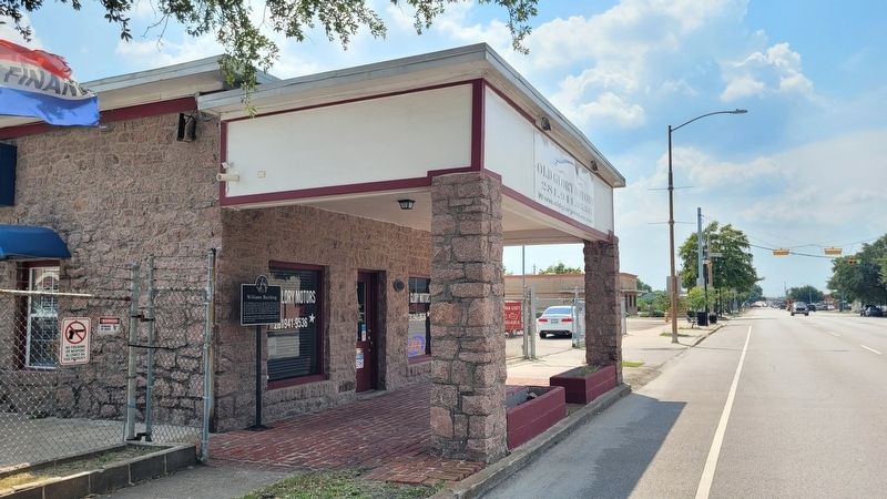 The view of the Williams Building and Marker from the sidewalk. Click for full size. The view of the Williams Building and Marker from the sidewalk image. Click for full size.