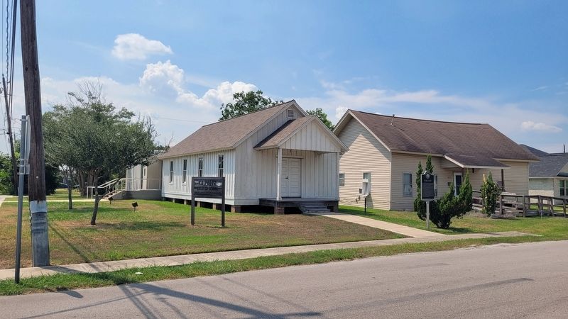 The view of the marker along the street. Click for full size. The view of the marker along the street image. Click for full size.