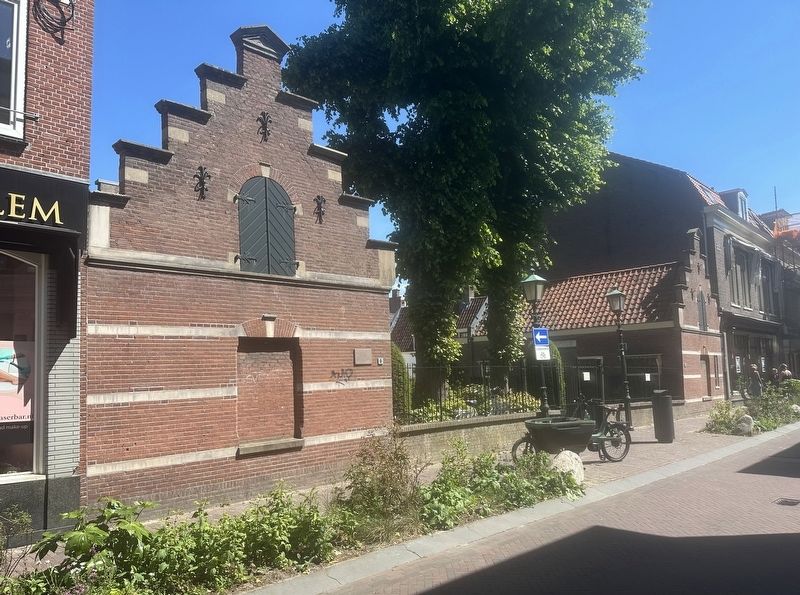 Hofje van Loo, Gasthuisje / Van Loo Almshouse, Inn Marker image. Click for full size.
