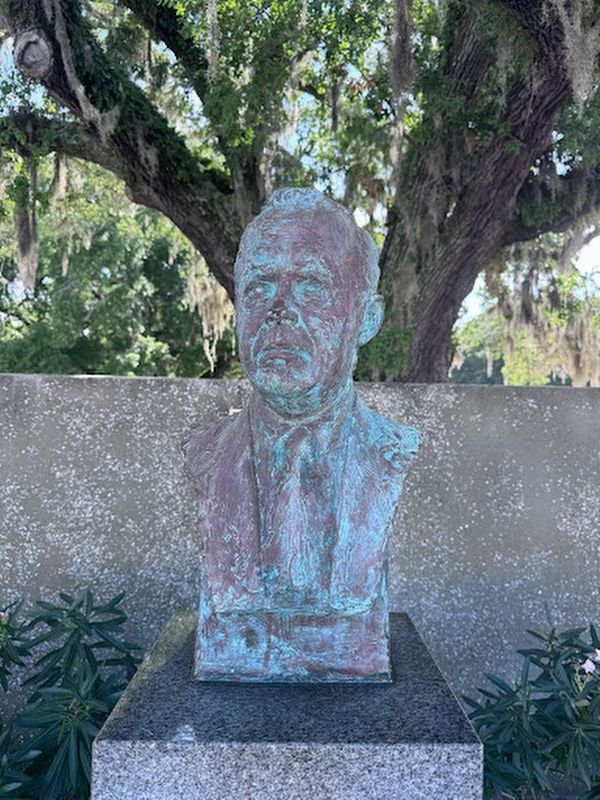 Statue of Fraser. Click for full size. Statue of Fraser image. Click for full size.
