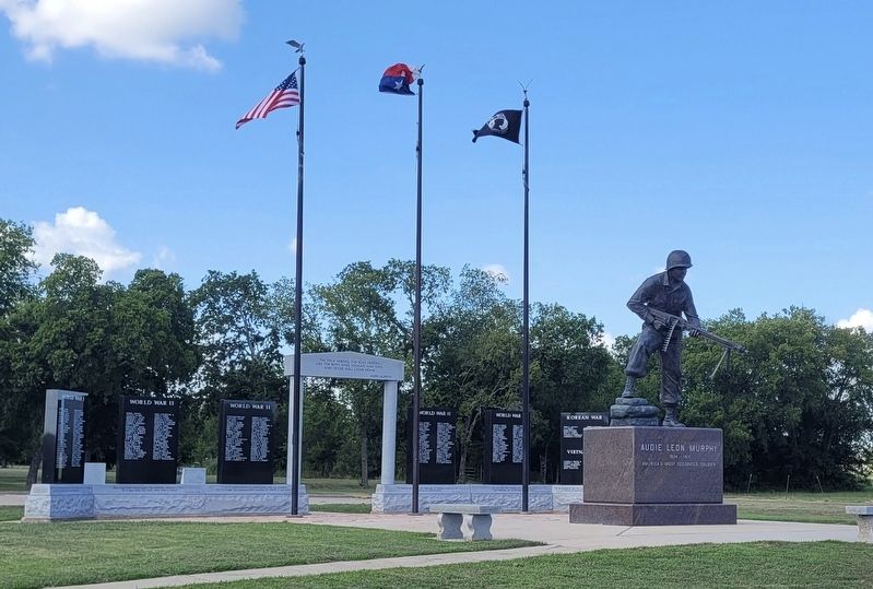 Audie Murphy Hunt County War Memorial image. Click for full size.
