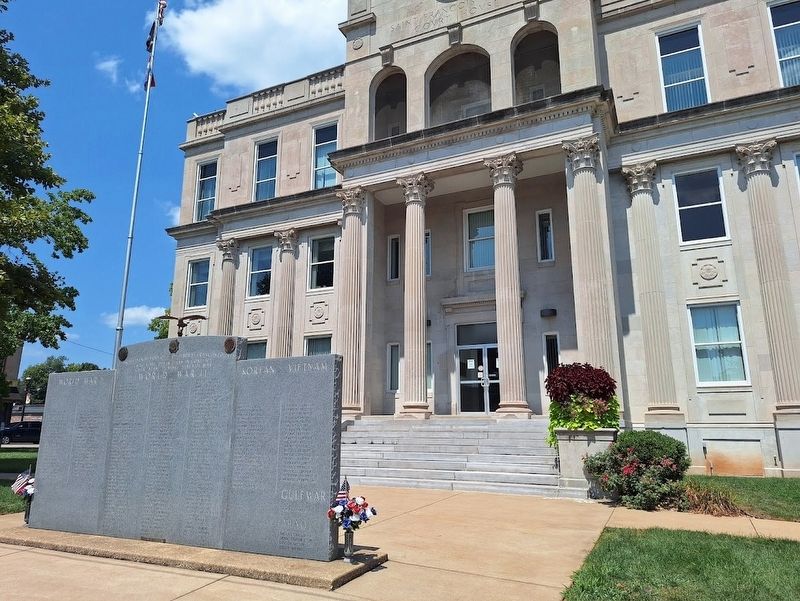 St. Francois County War Memorial image. Click for full size.