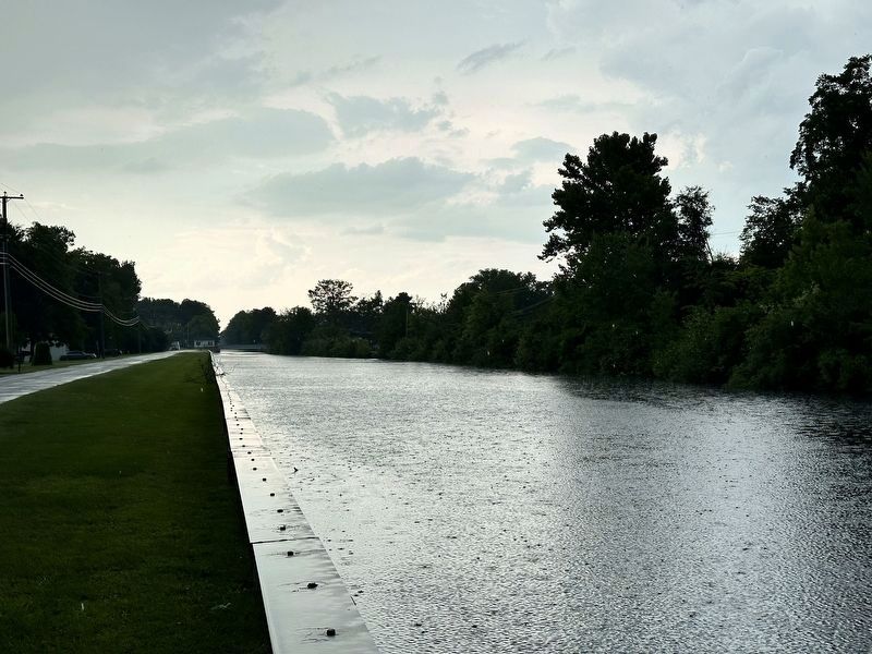Dismal Swamp Canal Marker - view of the canal looking north image. Click for full size.