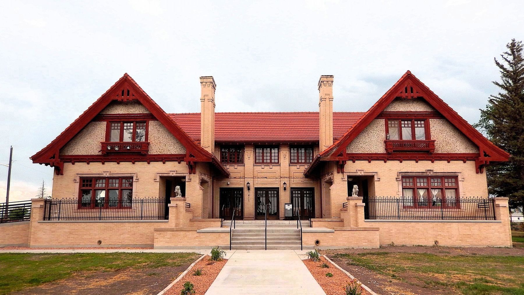 Warshauer Mansion (<i>east/front elevation</i>). Click for full size. Warshauer Mansion (<i>east/front elevation</i>) image. Click for full size.