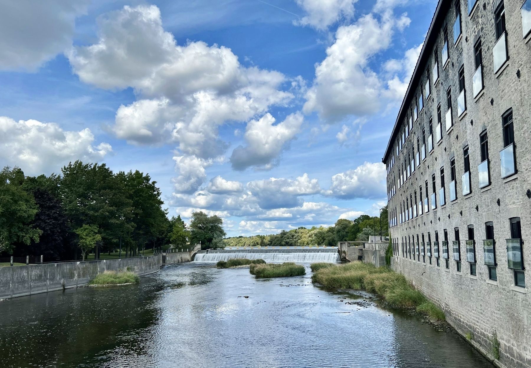 Speed River and dam, looking towards the Hespeler Mill Pond. Click for full size. Speed River and dam, looking towards the Hespeler Mill Pond image. Click for full size.