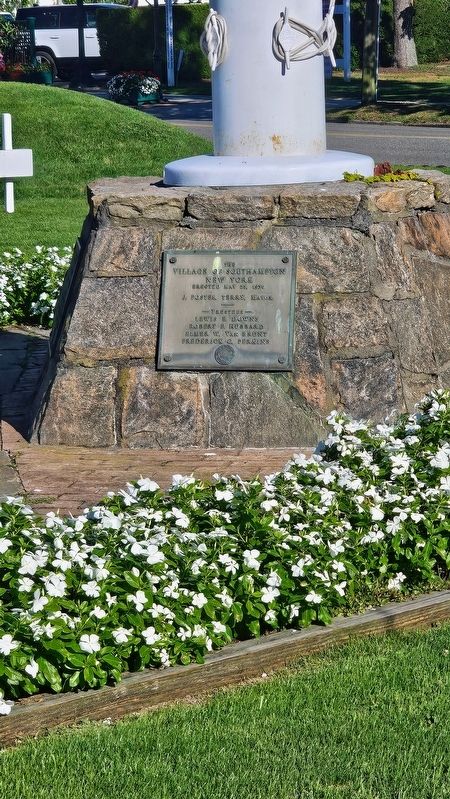Village of Southampton Flagpole image. Click for full size.