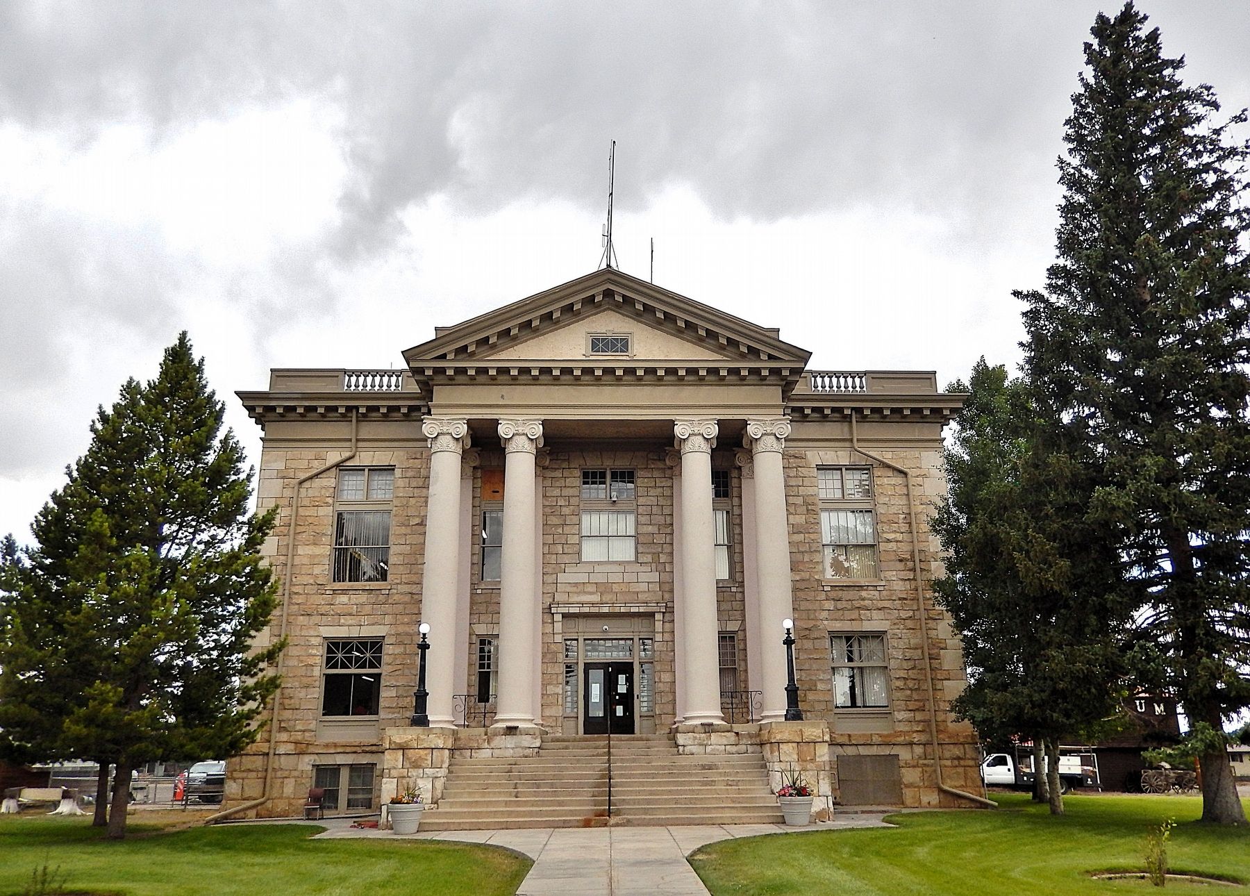 Jackson County Courthouse. Click for full size. Jackson County Courthouse image. Click for full size.