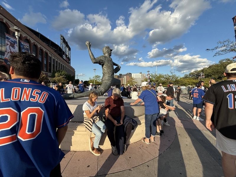 George Thomas Seaver sculpture and marker. Click for full size. George Thomas Seaver sculpture and marker image. Click for full size.