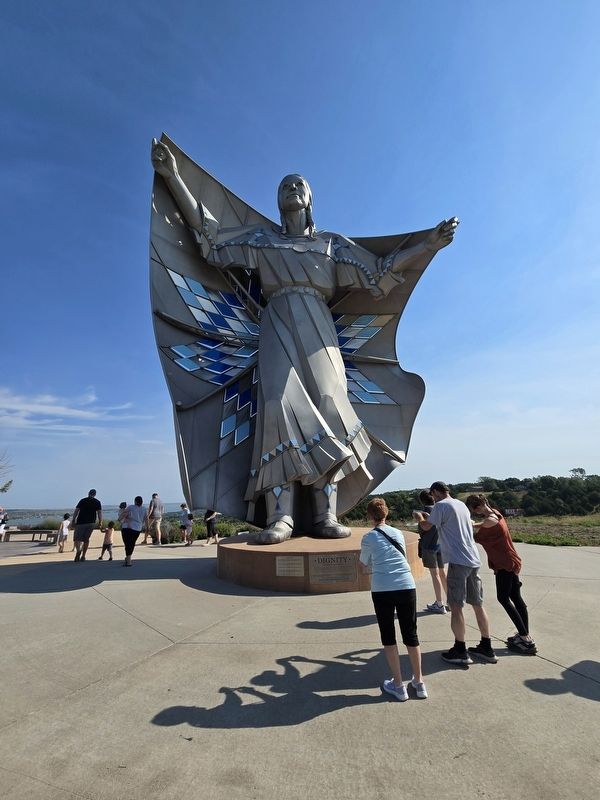 Dignity of Earth and Sky sculpture image. Click for full size.