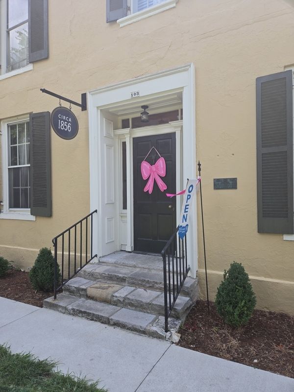 Harrison-Smith House Marker, right of the front entrance image. Click for full size.