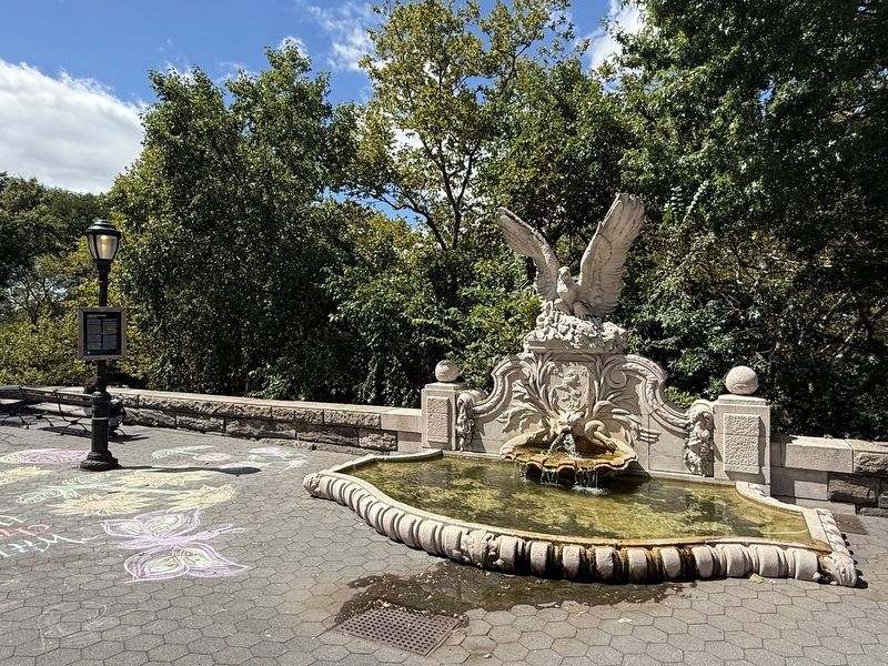 Hamilton Fountain (right) and marker (left) image. Click for full size.