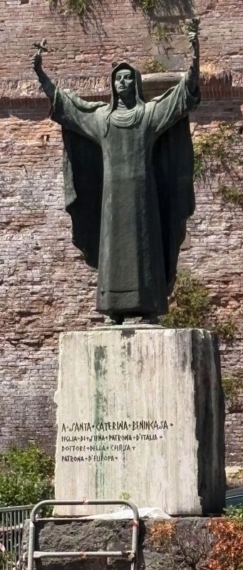 Santa Caterina Benincasa statue image. Click for full size.