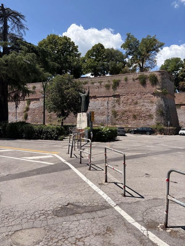 Santa Caterina Benincasa statue image. Click for full size.