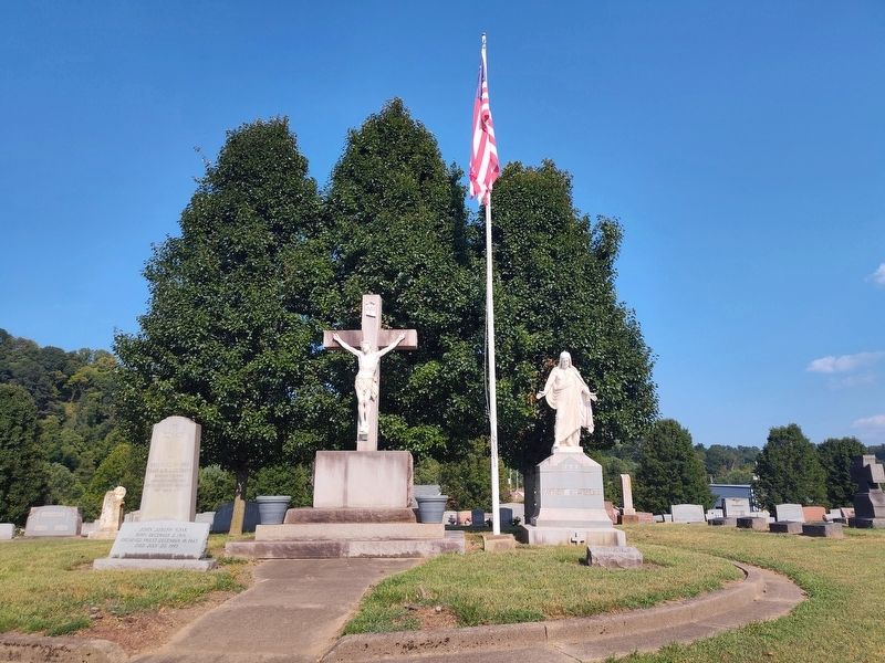 Calvary Cemetery World War I Veterans Memorial. Click for full size. Calvary Cemetery World War I Veterans Memorial image. Click for full size.