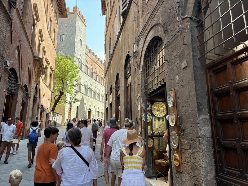 Via di Citt� image. Click for full size.