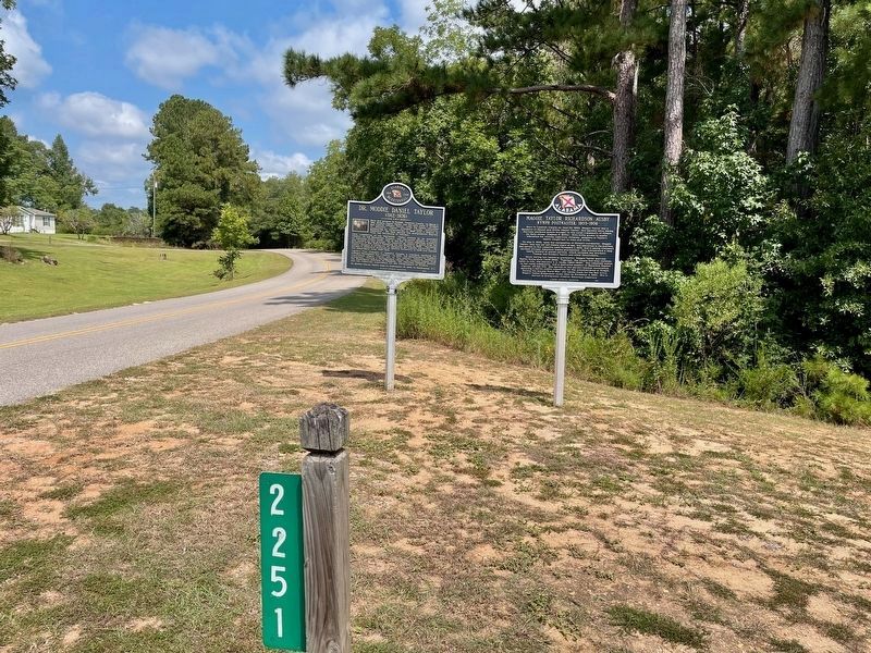 Maggie Taylor Richardson Ausby Marker (on right of two). image. Click for full size.