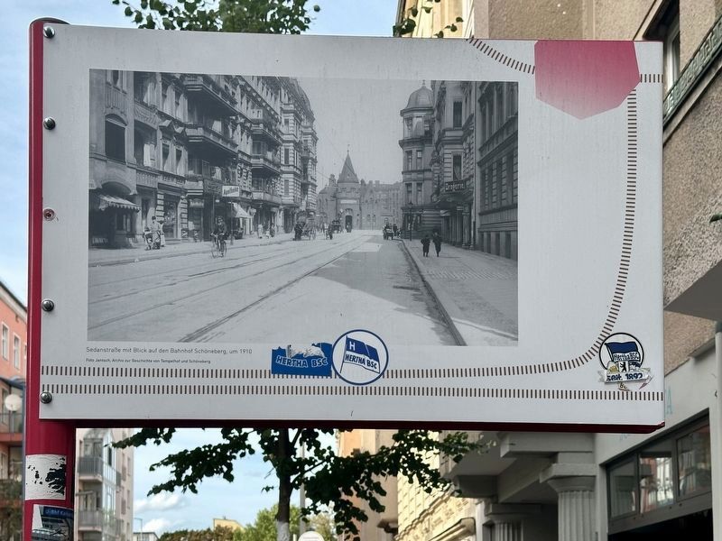 Die erste neue Straße / The First New Street Marker - rear. Click for full size. Die erste neue Straße / The First New Street Marker - rear image. Click for full size.