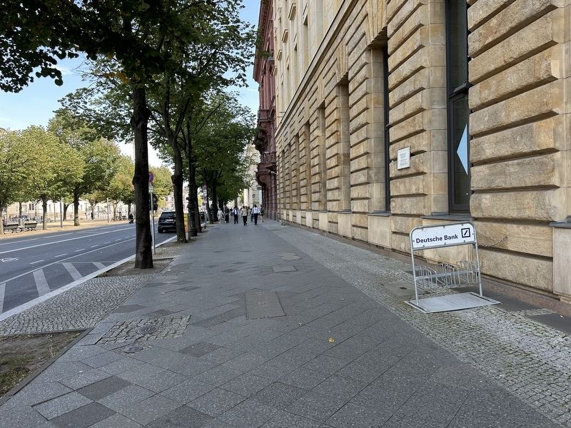 Verein f�r die Geschichte Berlins / Berlin Historical Society Marker - wide view image. Click for full size.