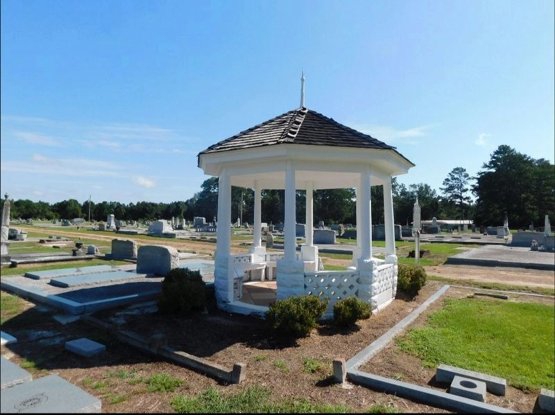 Evergreen Cemetery Marker image. Click for full size.