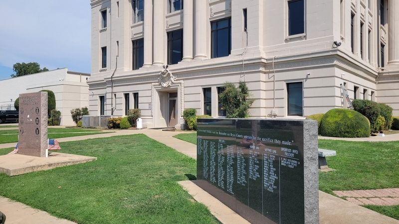 The memorial in front of the Bryan County Courthouse image. Click for full size.