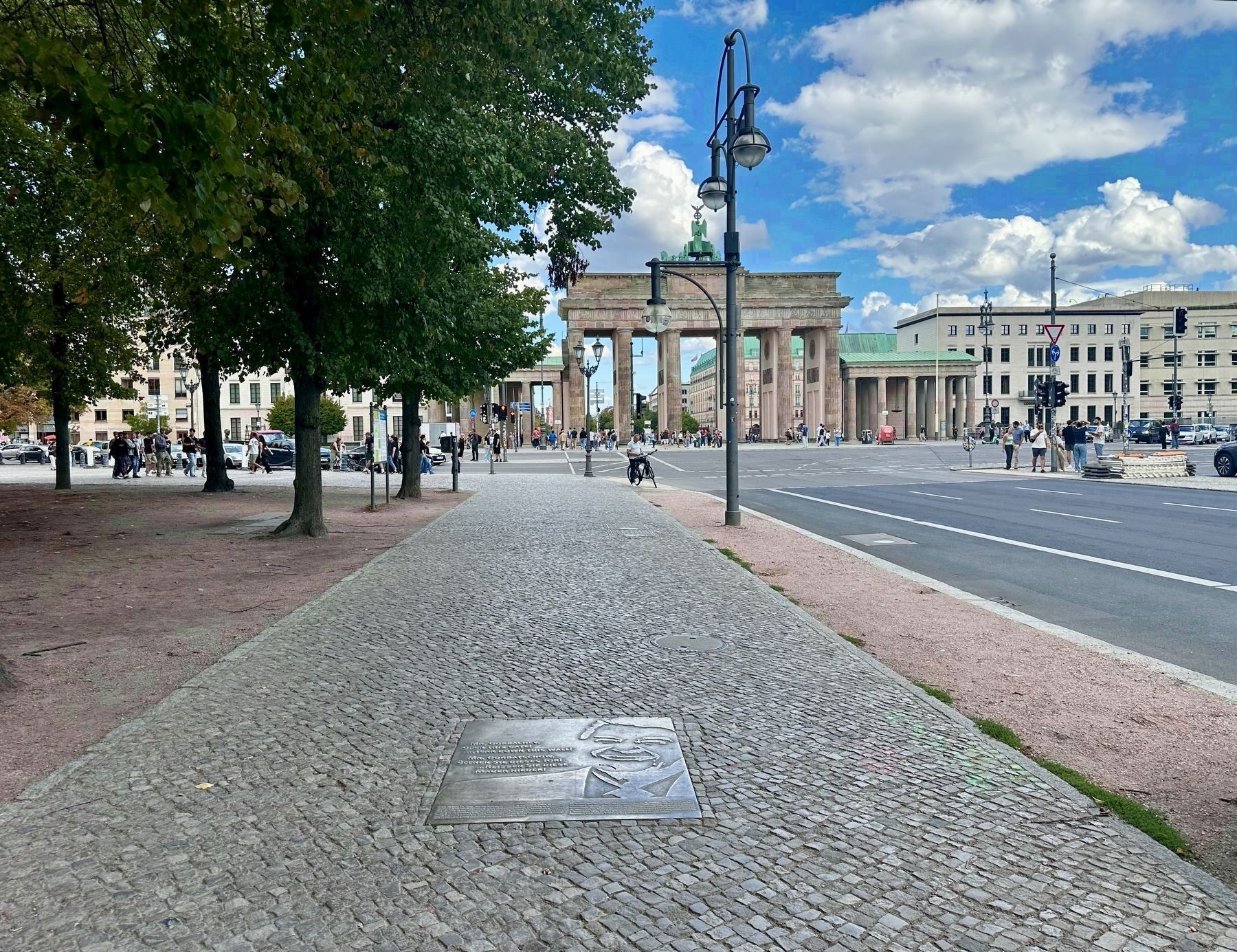 Ronald Reagan Marker - wide view, looking east� image. Click for full size.