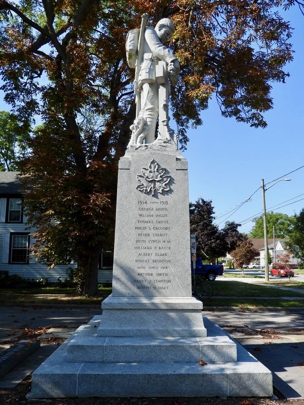 Port Dalhousie Cenotaph - Left. Click for full size. Port Dalhousie Cenotaph - Left image. Click for full size.