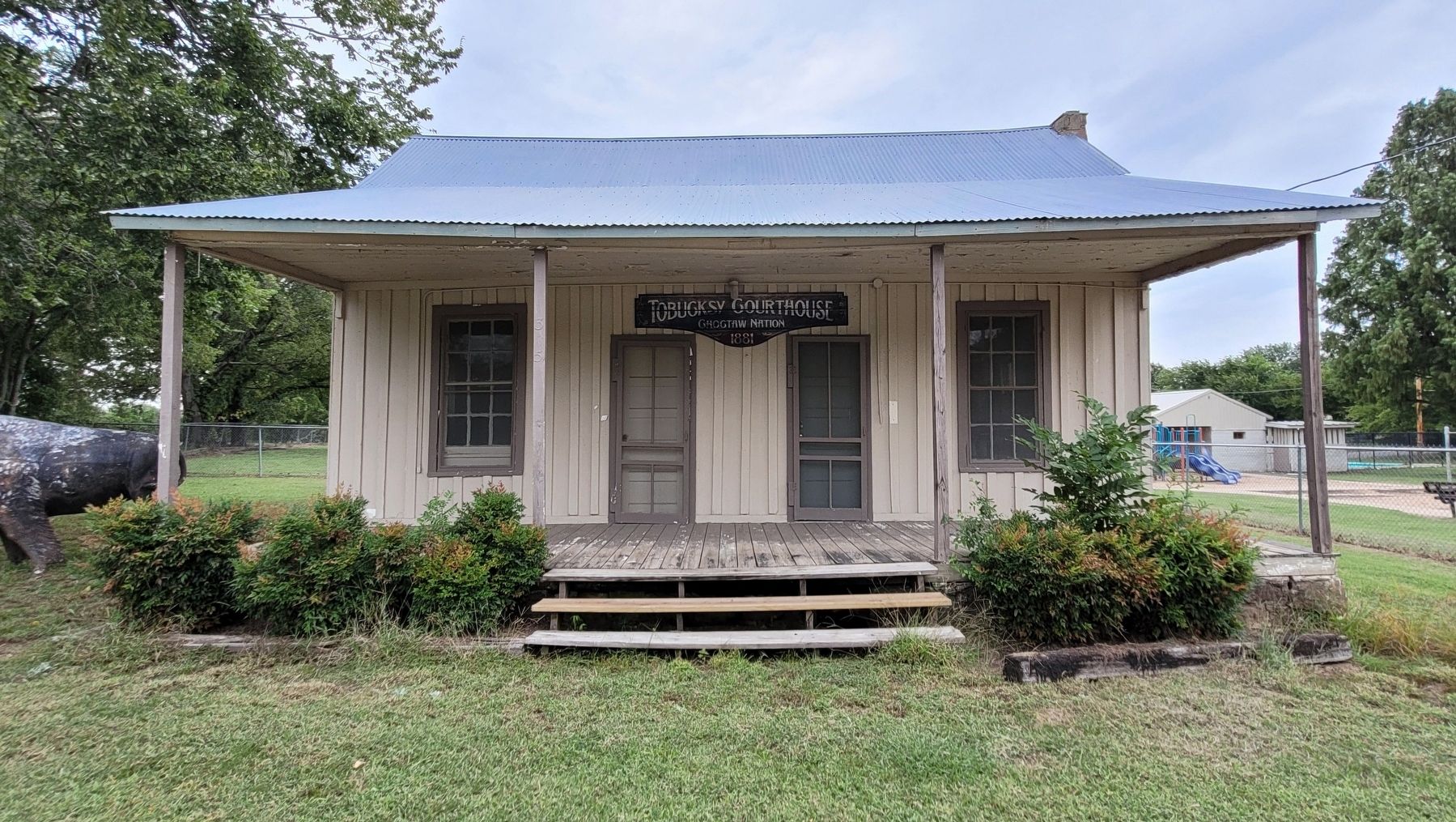 Closeup of the Tobucksy County Court House image. Click for full size.