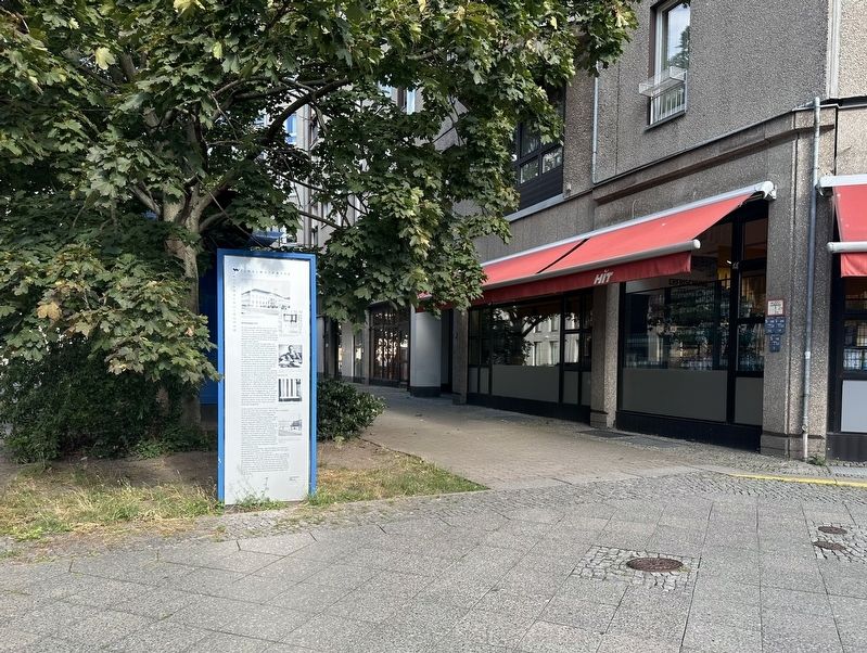 Wilhelmplatz 8/9 Marker - wide view image. Click for full size.