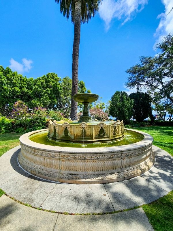 Vi�a del Mar Park fountain image. Click for full size.