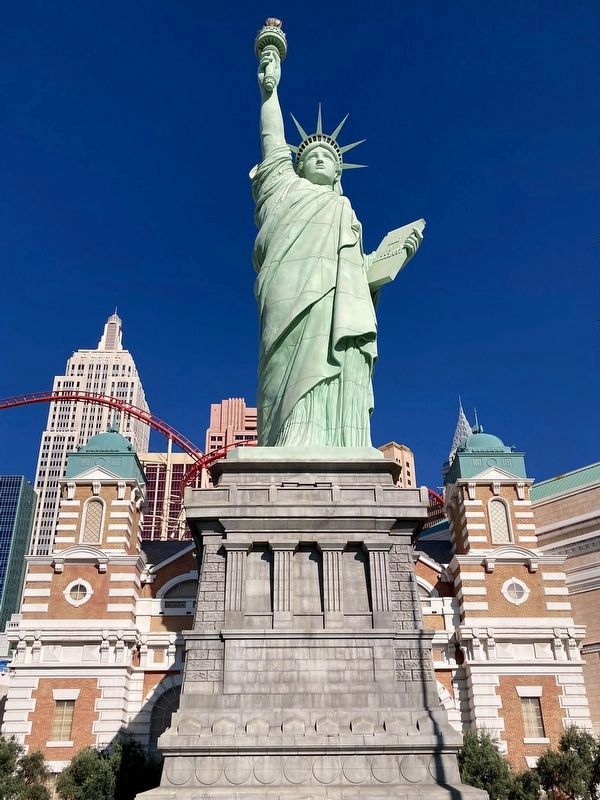 Statue of Liberty Replica image. Click for full size.