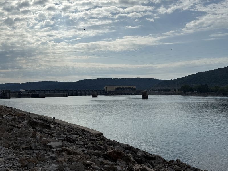 Guntersville Loak and Dam. Click for full size. Guntersville Loak and Dam image. Click for full size.